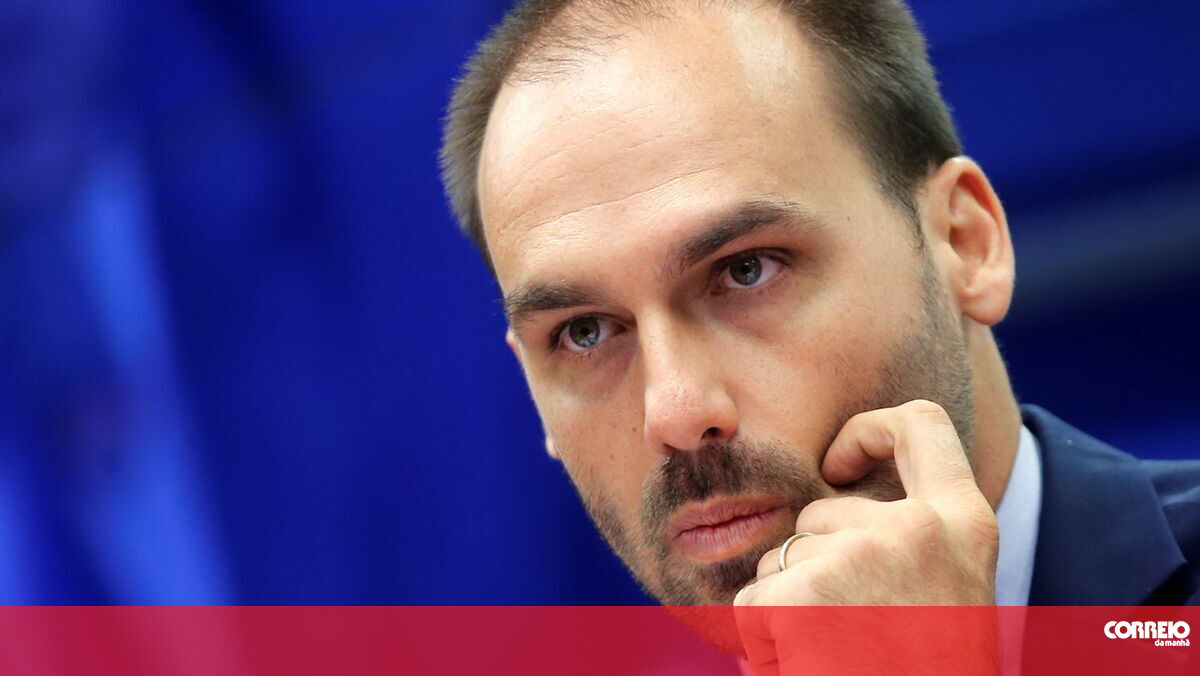 Bolsonaro’s son shocked Marcelo: “What would you say if my father went to Portugal and met Socrates?”  Eduardo Bolsonaro believes that the Portuguese president had an “inelegant” attitude towards the meeting with Lula da Silva and Temer.