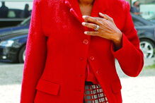 Marido de Fancisca van Dunem, ministra da Justiça, colabora com o Executivo