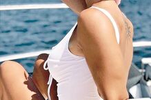 Vanessa Rebelo surpreende com fotografias escaldantes a bordo de um iate