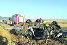 Veículo ficou destruído 