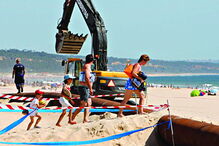 Praias da Caparica vão receber  1 milhão de metros cúbicos de areia  