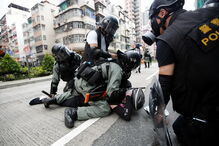 Violentos confrontos em Hong Kong