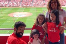 O casal com as filhas