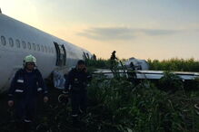 Avião colide com pássaros e provoca 23 feridos após aterragem de emergência na Rússia