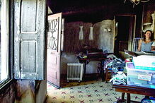 Chamas terão começado na sala e provocaram danos muito avultados  q