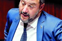 Salvini mantém proibição de entrada de migrantes