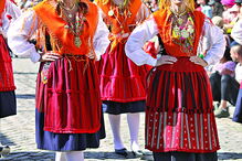 Mordomas exibem trajes e peças de ouro na Romaria da Senhora d’Agonia, em Viana do Castelo
