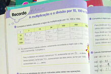 Estudantes recebem manuais degradados 