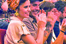 Atriz com o novo namorado na chegada ao Cinema São Jorge, em Lisboa 