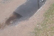 Partículas de fumo fazem cair chuva de água preta em São Paulo