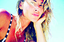 Oceana Basílio tem incendiado as redes sociais com diversas fotos das suas férias de verão em que  exibe toda  a sua beleza e sensualidade