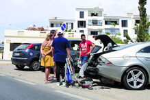 Mulher alcoolizada abalroa cinco carros e coloca-se em fuga