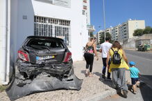 Autocarro desgovernado abalroa seis carros em Setúbal