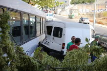 Autocarro desgovernado abalroa seis carros em Setúbal