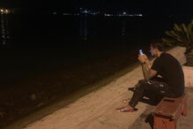 Futebolista do Benfica Ljubomir Fejsa diverte-se na noite lisboeta com amigo