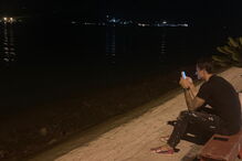 Futebolista do Benfica Ljubomir Fejsa diverte-se na noite lisboeta com amigo