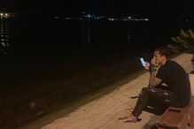 Futebolista do Benfica Ljubomir Fejsa diverte-se na noite lisboeta com amigo