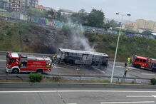 Autocarro incendeia-se em Gondomar