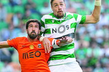 Coates fez três faltas dentro da área, todas sobre o mesmo jogador, Taremi