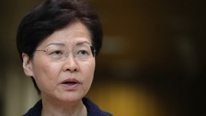 Líder de Hong Kong diz que eleições serão "abertas e justas" ao abrigo da lei de Pequim