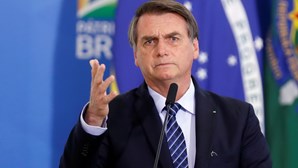 Jair Bolsonaro reabre estradas e aeroportos apesar da pandemia de coronavírus. No Brasil há já mais de 900 infetados e 11 mortos 