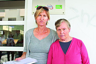 Maria Monteiro (à direita) com filha, Isabel Monteiro  