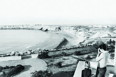 Praia algarvia em meados do século passado