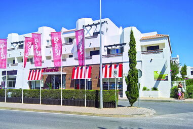 Dupla armada rouba 10 mil euros de pastelaria em Albufeira