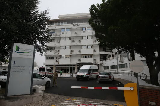 Dois feridos em incêndio no Hospital de Santa Cruz