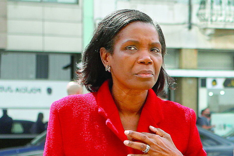 Marido de Fancisca van Dunem, ministra da Justiça, colabora com o Executivo