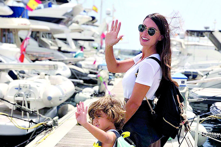 Família descansa no calor de Menorca  