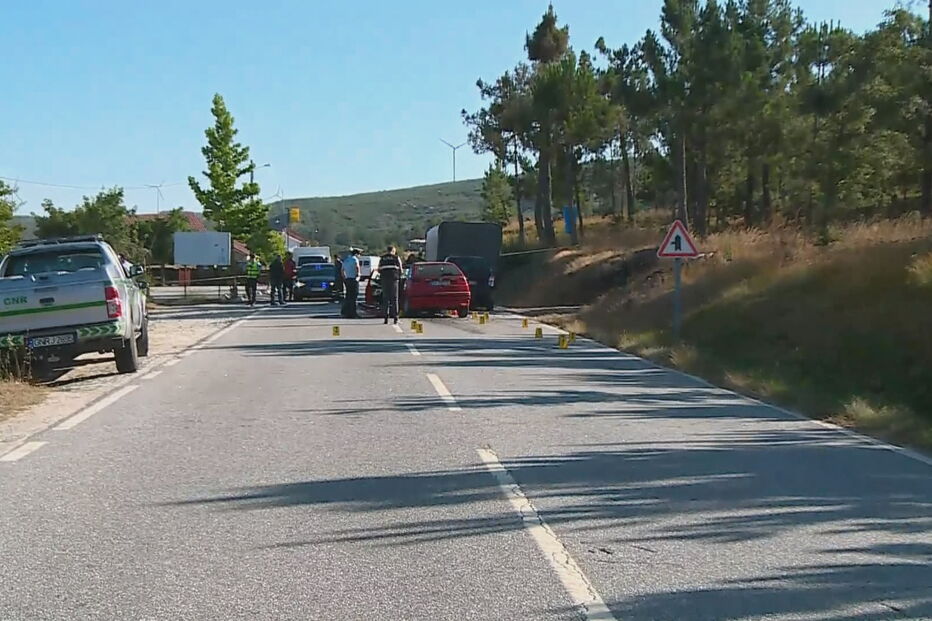 Colisão entre três viaturas em Castro Daire