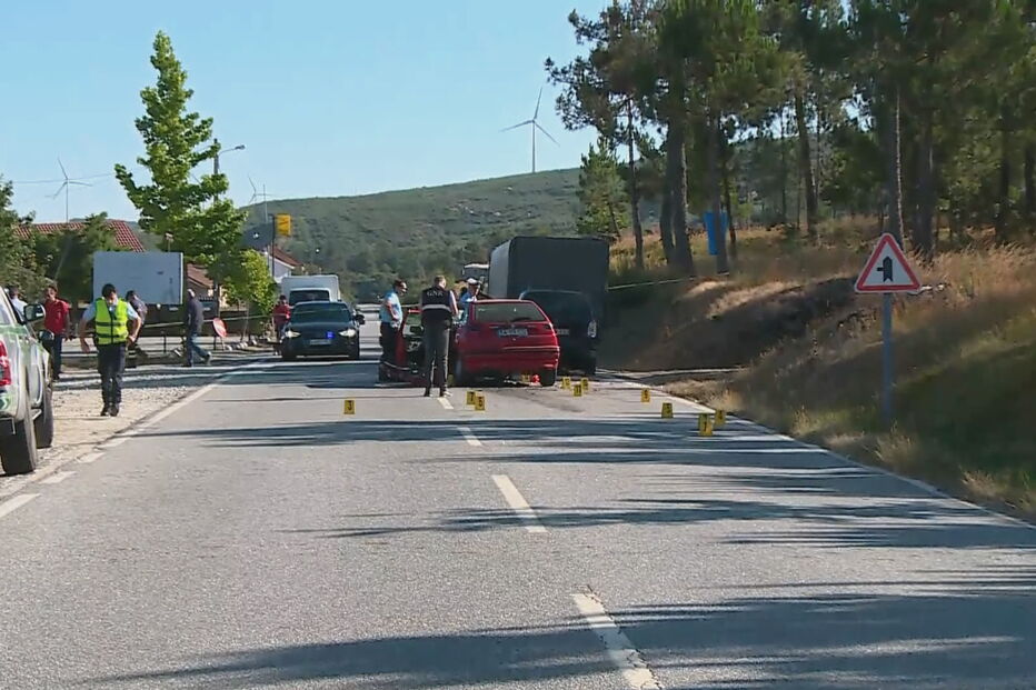 Colisão entre três viaturas em Castro Daire
