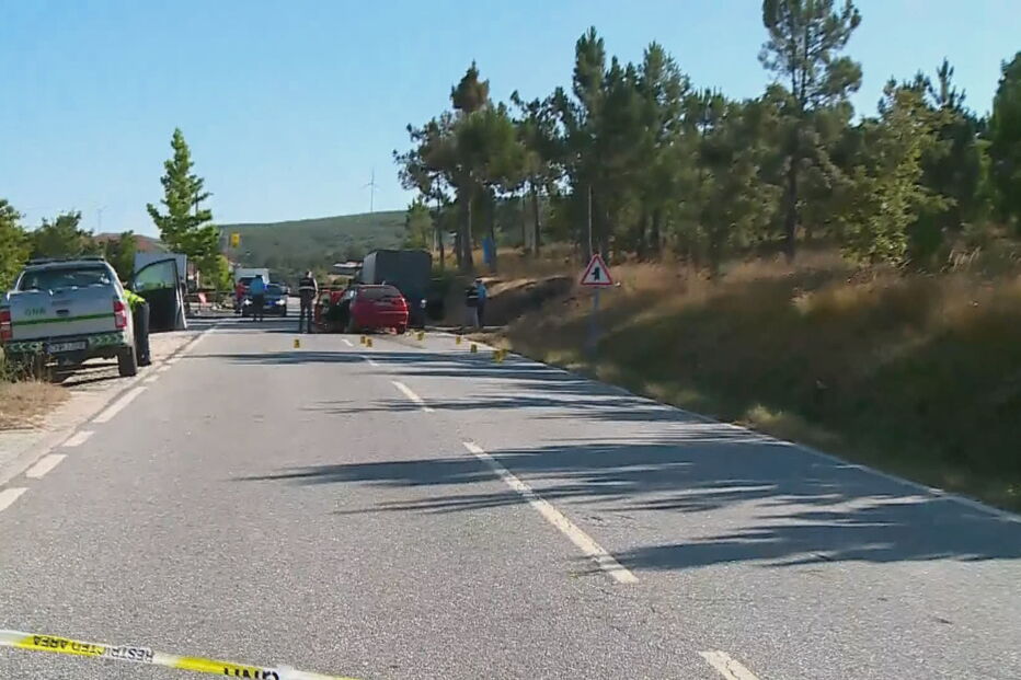 Colisão entre três viaturas em Castro Daire