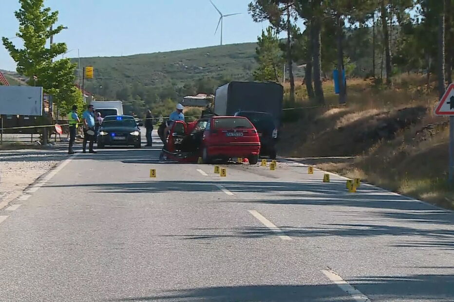 Colisão entre três viaturas em Castro Daire