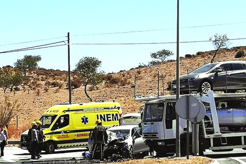 Mulheres sofreram ferimentos após colisão com camião na EN122   