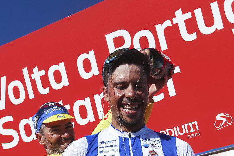 João Rodrigues venceu a etapa, seguido do camisola amarela, Gustavo Veloso, ambos da equipa W52-FC Porto