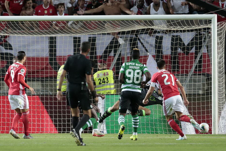 Benfica conquista a oitava Supertaça
