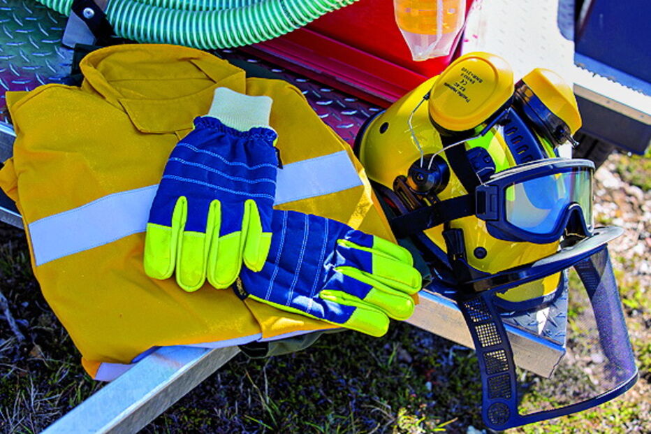 Inclui dolmans, calças, luvas e óculos   