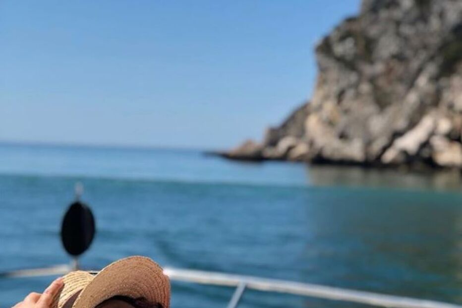 Sofia Ribeiro mostra-se confiante em biquíni