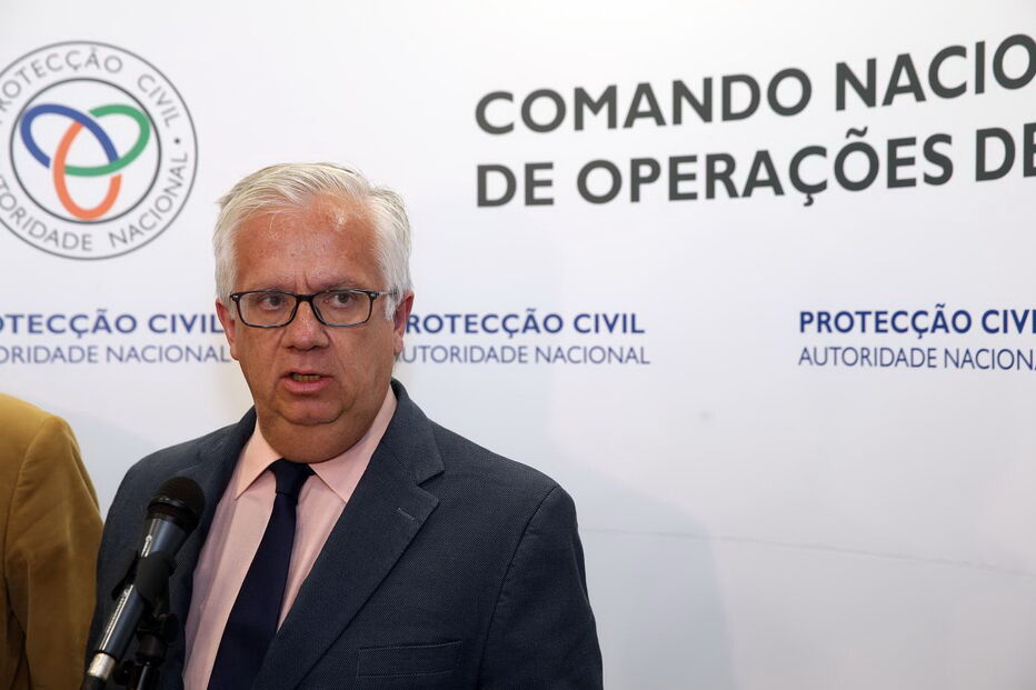 Ministro da Administração Interna  preside à reunião semanal do Centro de Coordenação Operacional Nacional, na sede da Autoridade Nacional de Emergência e Proteção Civil 