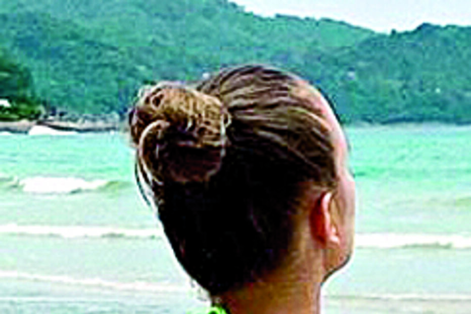 Laura revela lado mais ousado e sensual durante viagem ao estrangeiro para gozar o verão