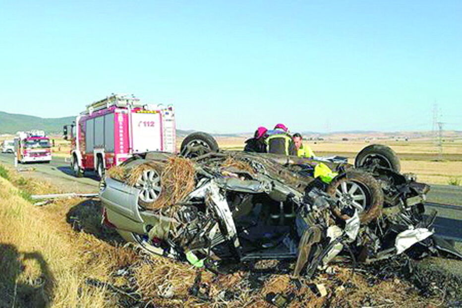 Veículo ficou destruído 