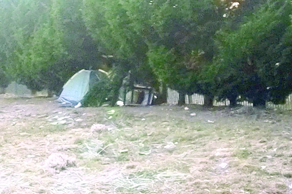 Barracas junto a hotel de cinco estrelas a metros do antigo Aleixo