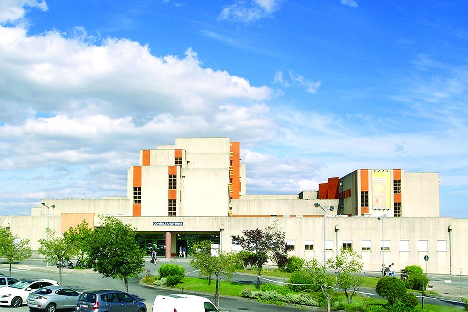 Suspeito fugiu do Centro Hospitalar da Cova da Beira, na Covilhã, e depois abordou a vítima em zona pouco movimentada 