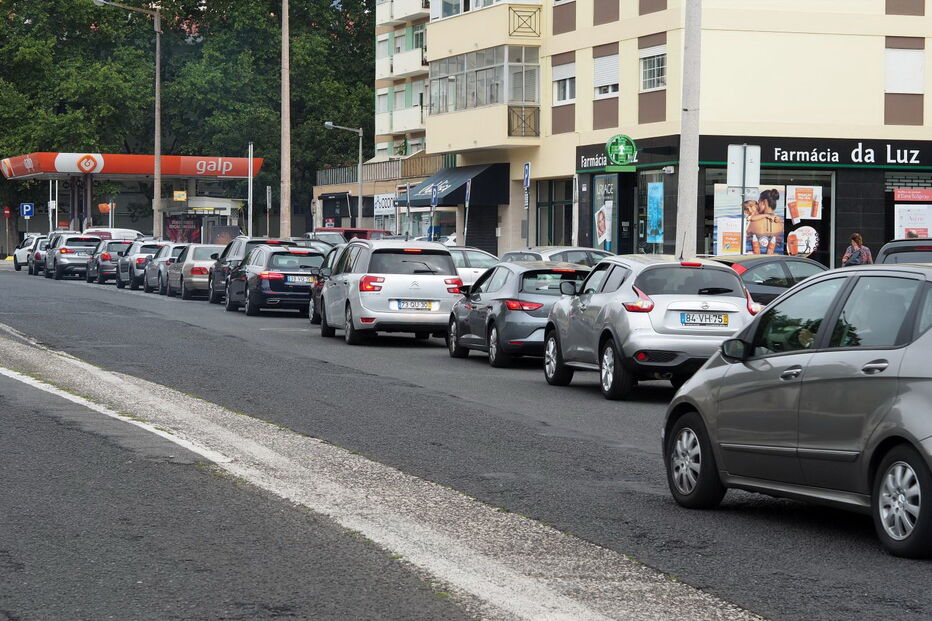 Greve de motoristas ainda não começou e as filas já são longas