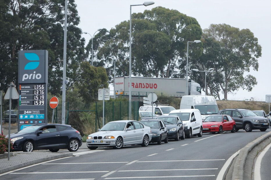 Greve dos motoristas assusta portugueses e leva a longas filas nos postos de abastecimento
