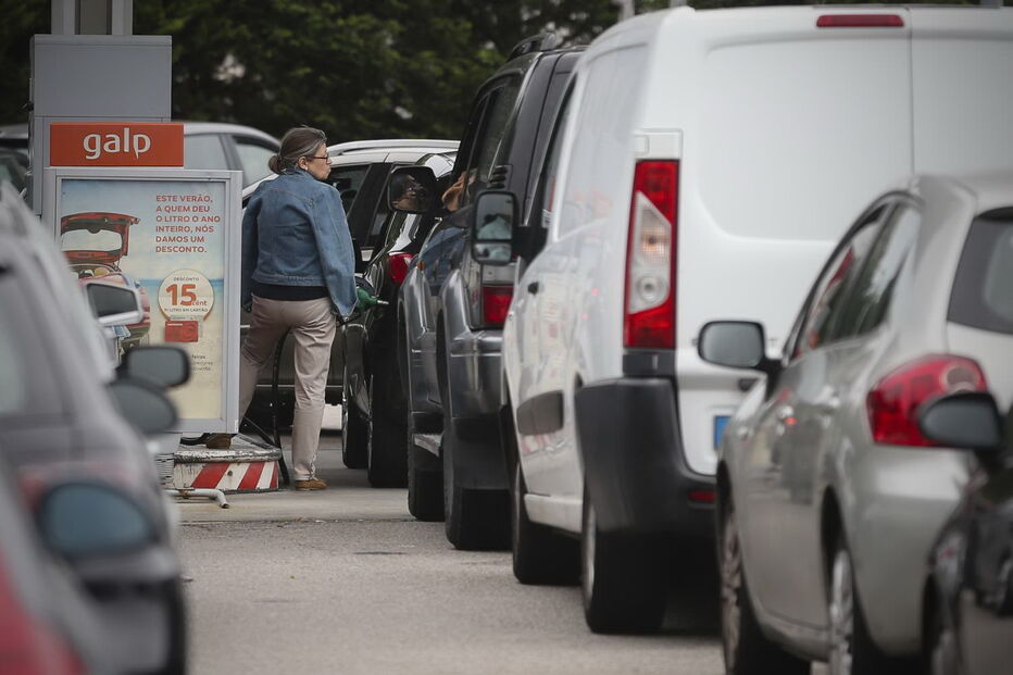 Greve dos motoristas assusta portugueses e leva a longas filas nos postos de abastecimento