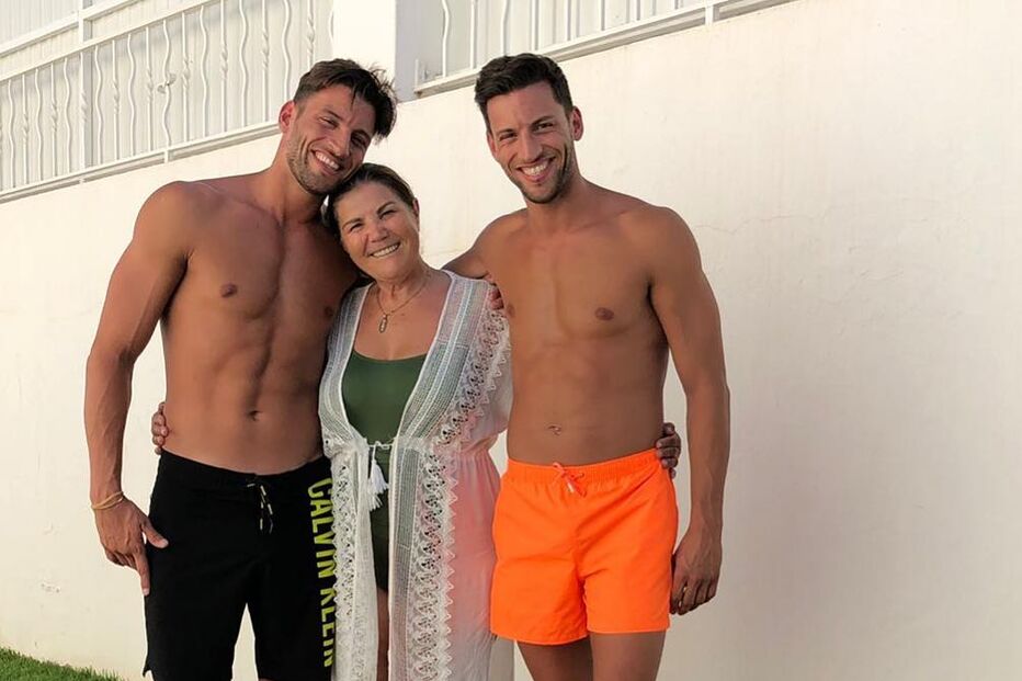 Dolores Aveiro com os gémeos Jonathan e Kevin Sampaio