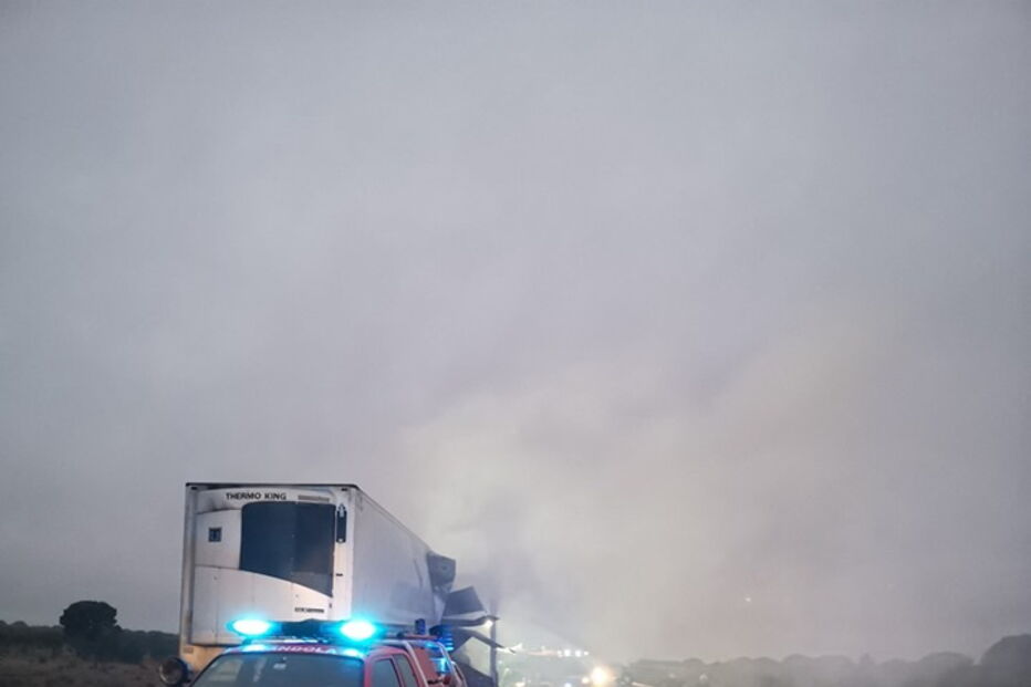 Chamas destroem camião na A2 em Grândola